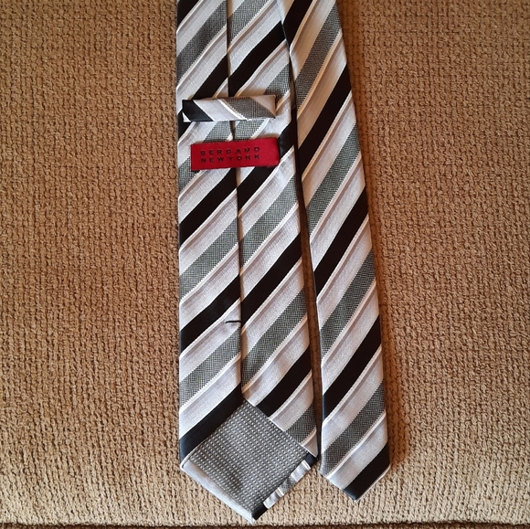 🆕️Men's Bergamo New York Hand Made Neck Tie - Picture 3 of 4